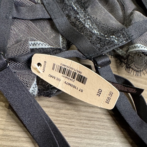 Victoria's Secret Black Lace Strappy Bra - Picture 5 of 5